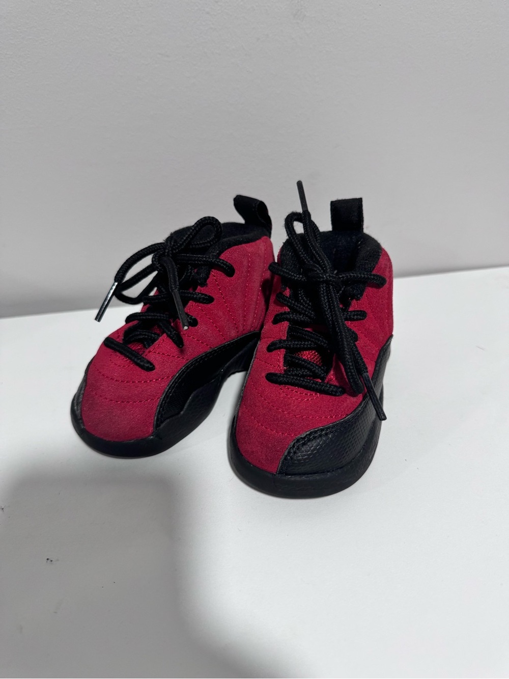Jordan Baby & Walker Sneakers in red and Black